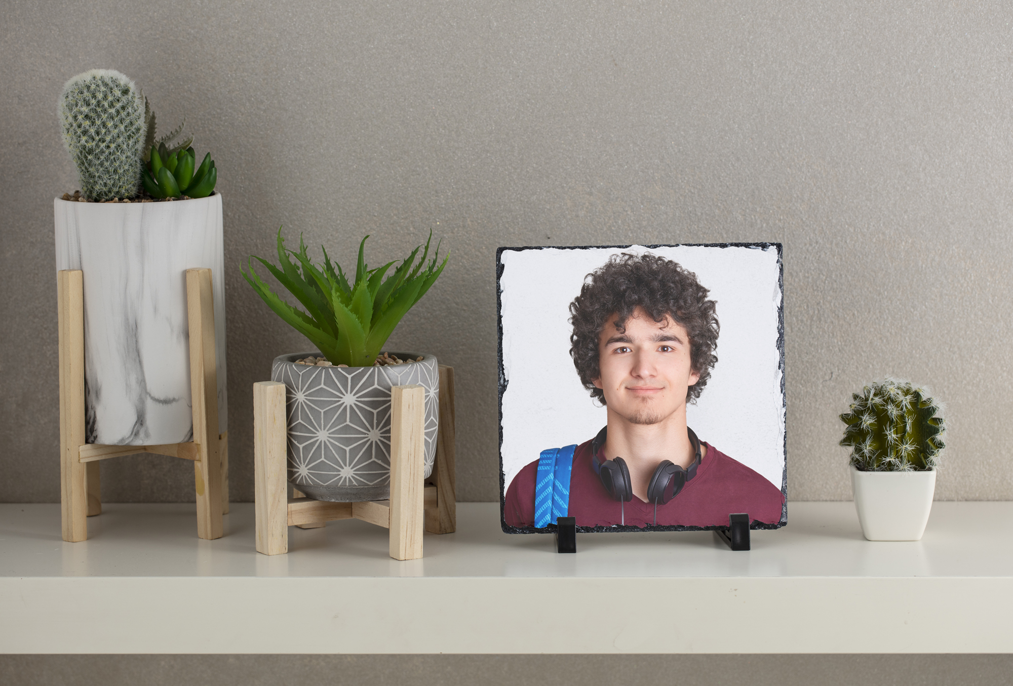 אבן בזלת עם הדפסה בסלון