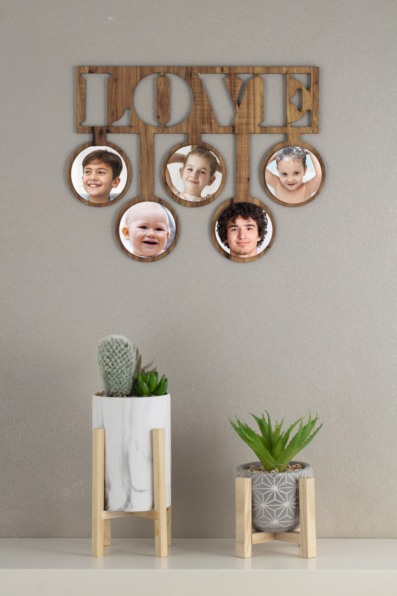 מסגרת עץ LOVE חמש תמונות